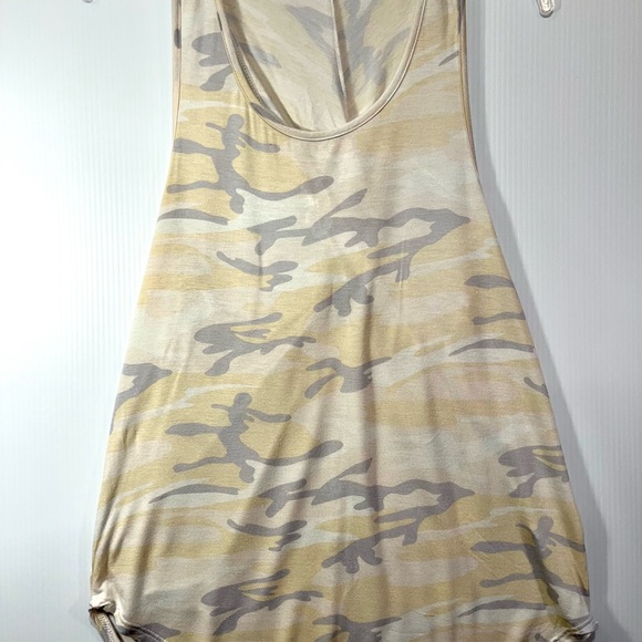 💲8️⃣ Bundle 2 Tanks Shop Wanna B Pastel Camo & Body Central Grey Textured Front - Picture 7 of 14